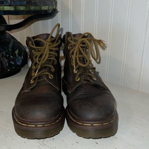 Dr. Martens original brown size 6 boots